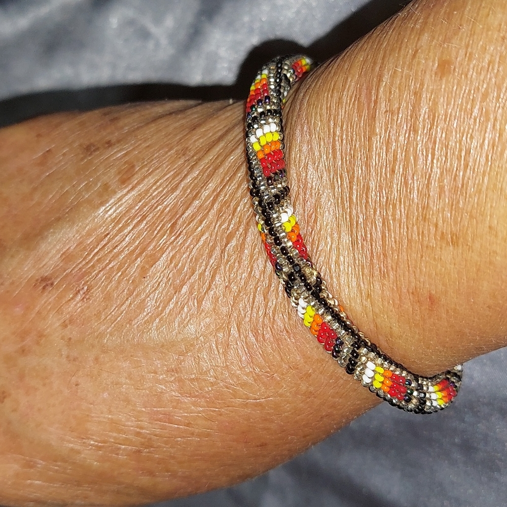 Beautiful Handmade American Indian Seed Beaded Bracelet.